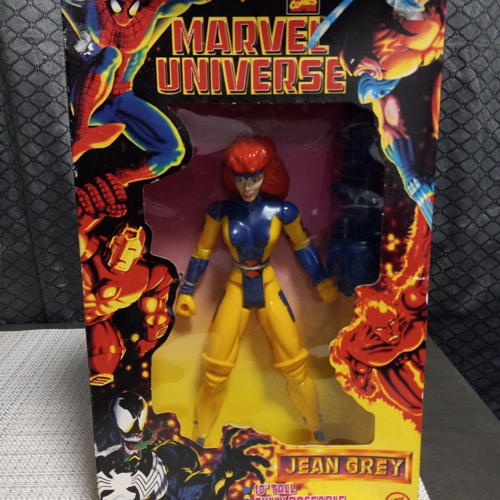 1997 Toy Biz Marvel Universe Jean Grey 10 inch Tall Fully Poseable